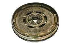 VW Passat 3B 1.9 TDI Schwungscheibe Zweimassenschwungrad 415011210