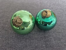 2 alte Weihnachtskugeln