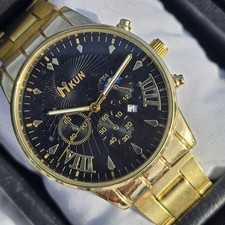 Elegante goldene Armbanduhr  -