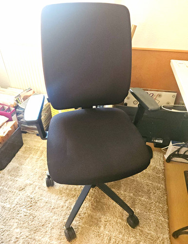 Schwarzer büro drehstuhl - schwarzer, büro-drehstuhl