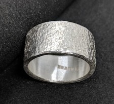 12 mm breiter Bandring mit Struktur  Silber 999 Flamere Design by Dieter Fischer