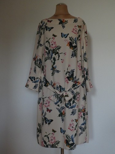 Puderfarbenes kleid mit - puderfarbenes,