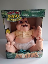 DIE DINOS Dinosaurs BABY SINCLAR Plüsch Figur fast 60cm breit w NEU OVP spricht