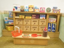 KAUFMANNSLADEN aus HOLZ   BESTÜCKT mit  ZUBEHÖR    1950er JAHRE