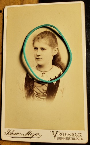 Mädchen mit kreuz - mädchen, kette