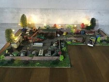 Diorama Top Schrottplatz und LED Beleuchtung Top HO Eisenbahn aus Vitrine.