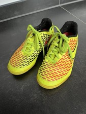 Nike Hallenschuhe Gr. 33 gelb