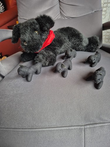 Stofftier schwarzer hund mit - schwarzer,