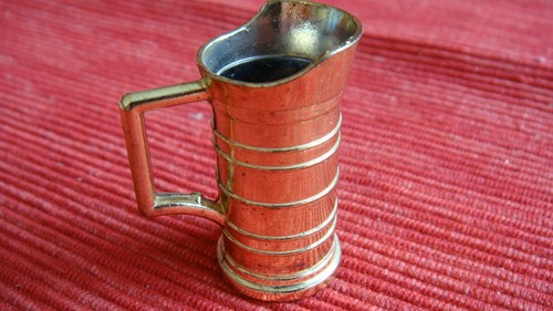 Miniatur kanne aus messing - aus,