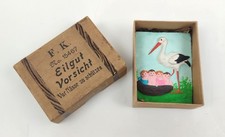 Kurios Miniatur Kaufladen Schachtel Antik F. K. Eilgut Kind-wunsch Relief Storch