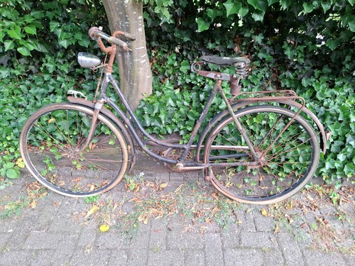 Antikes fahrrad von neumarkt - antikes,