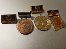 Konvolut DDR Orden & Abzeichen