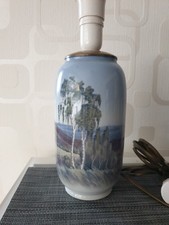 ROYAL COPENHAGEN PORZELLAN LAMPENFUSS  /  NUMMERIERT 2889  107 / SIGNIERT: M Z