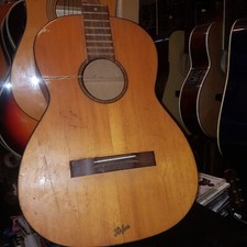 HOFNER KONZERTGITARRE - HALBER PREIS