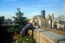 Inge Meysel next to the