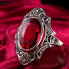 Alter Goldring mit RubinGlas