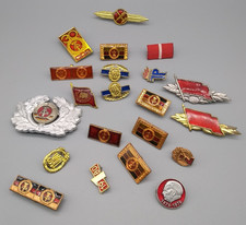 DDR Konvolut Abzeichen 21 St
