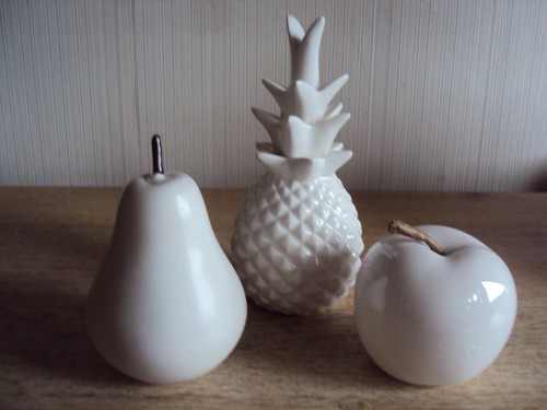 Dreimal deko obst porzellan - /,