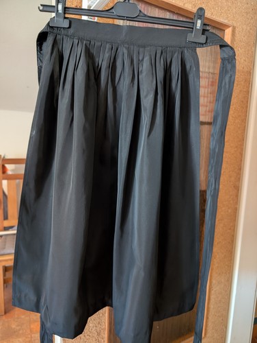 Edle schwarze dirndlschürze - edle,