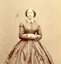 CDV H Ostis Stockholm Carte De Visite viktorianisches Portrait Dame großes Kleid #6