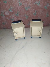 2 x Alter Nachtschrank um