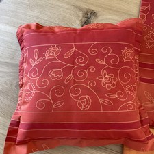 Drei Sofakissen Carotex