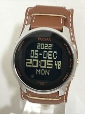 Pulsar Herren Digital Chronograph LCD Display Lederband Uhr PQ2049X1 PNP