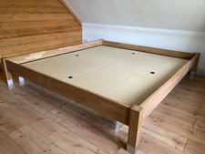 Akva Wasserbett, Gestell, gebraucht, Holz, mit verspiegelten Sockel.