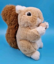 Plüsch Eichhörnchen mit Nuss