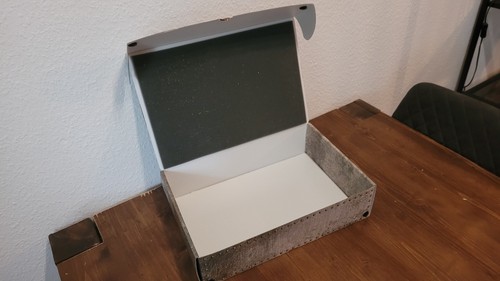Transportbox mit magnetischem