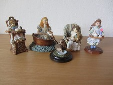 Konvolut: 3 x Goebel Treasures Sandra Kuck`s 1 x Country Artists 1 x Alice in B