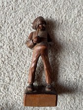 alter Mann mit Pfeife aus Holz