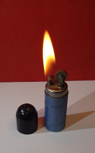 Altes leichtes sturmfeuerzeug - altes,