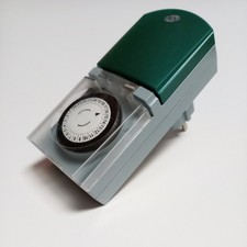 REV Zeitschaltuhr EMT449, mechanisch, Außen IP44, grau-grün, 3680W