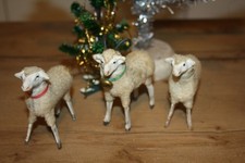 2 sehr alte große Wollschafe