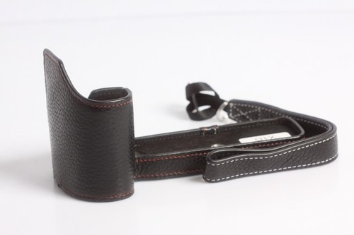 Lederhalbtasche schwarz und