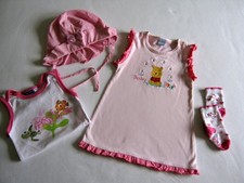 5 tlg. Sommerset: Kleid mit Winnie Pooh + Mütze + Body  + Socken, Gr. 74/80