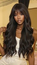 26-Zoll Welliges Perücke mit Fransen – Hitzebeständig, Dunkelbraun, Mittelscheit