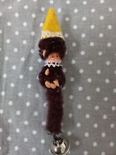 Mini Monchhichi, Monchichi, alt, braun, mit Hut, Anhänger, 1970er