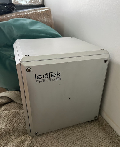 Isotek der qube ist ein - der,