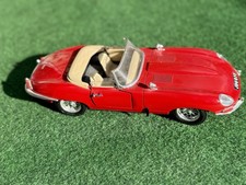 Bburago Modellauto Jaguar E-Type Cabriolet von 1961 (Maßstab 1:18) , Rot