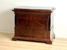 Elegante Mahagoni-Kommode im