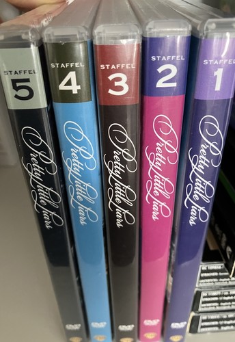 Pretty little liars - pretty,