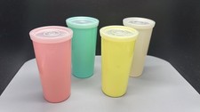 Tupperware Set 4 Trinkbecher Joghurt mit Deckel pink, hellblau, gelb und beige