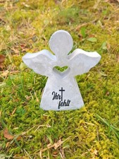 Engel aus Beton mit Schriftzug Grabschmuck Trauer Gedenken Vermissen Gedenkstein