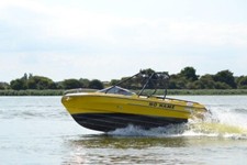 Hilter Royal Sportboot - V8 mit Wakeboardtower und Trailer
