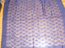 Halstuch m. floralem Muster , ca.  107 x  106 cm.