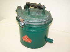 alter antiker Staubsauger mit