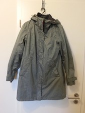 Grauer Damenmantel mit