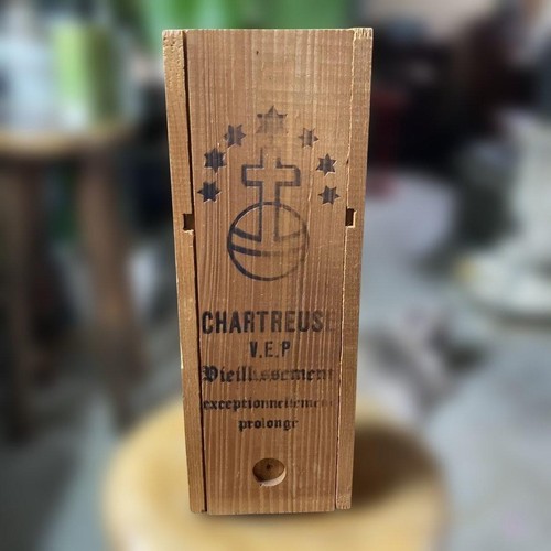Chartreuse vep wooden box - chartreuse,